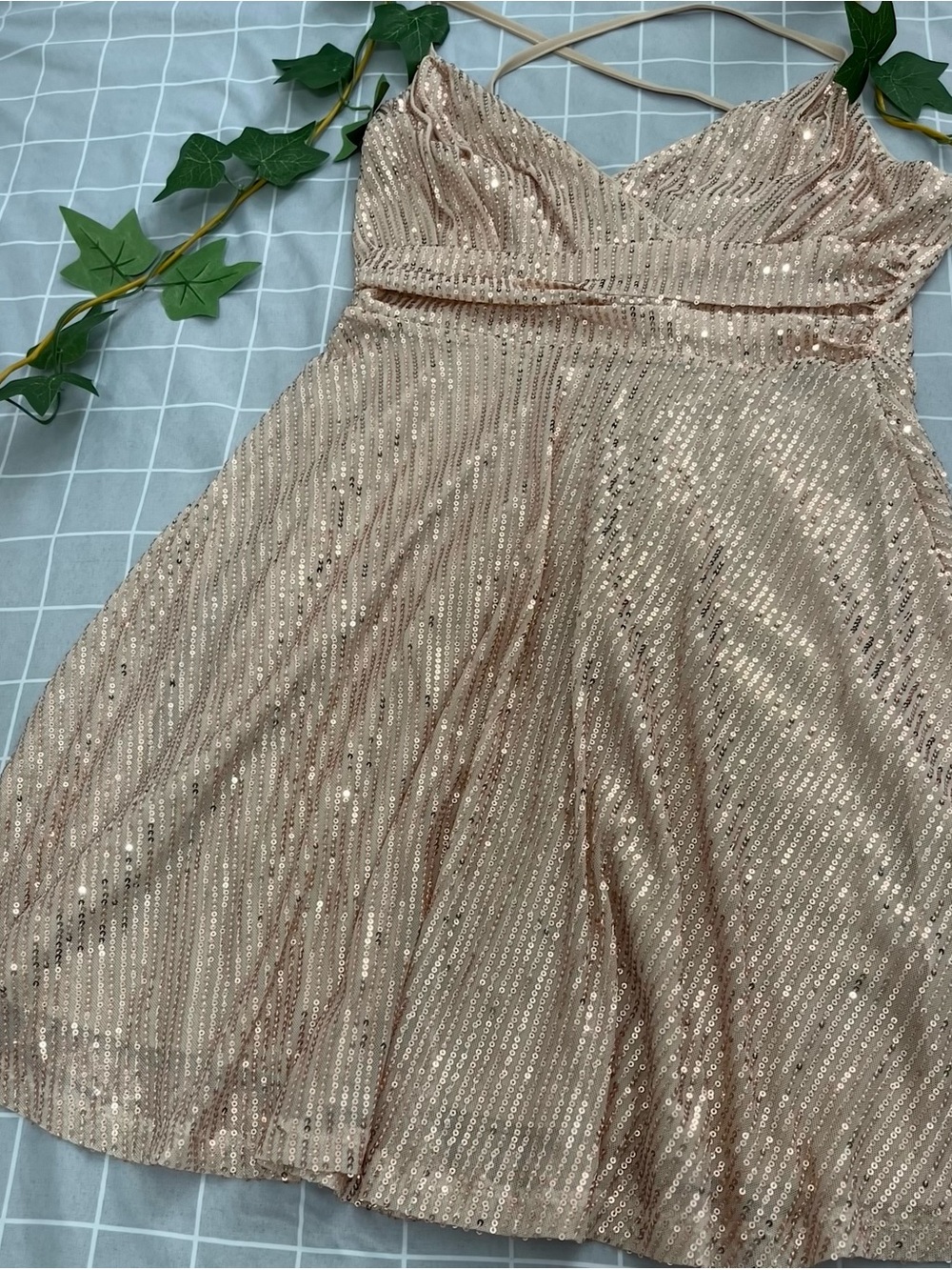 D&M gold sequined cocktail dress size (L).